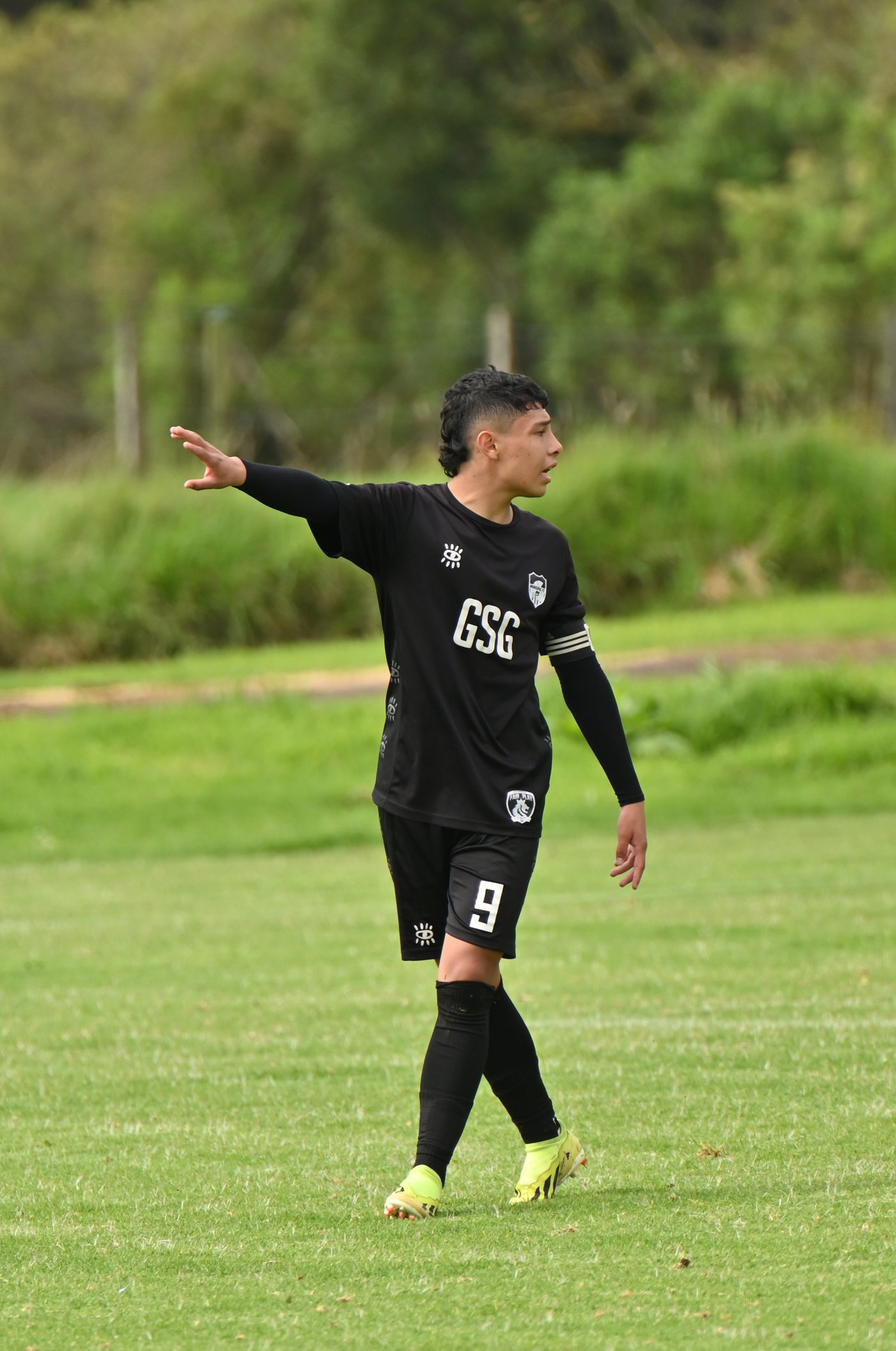 Simón Sanabria celebrando en partido con GSG