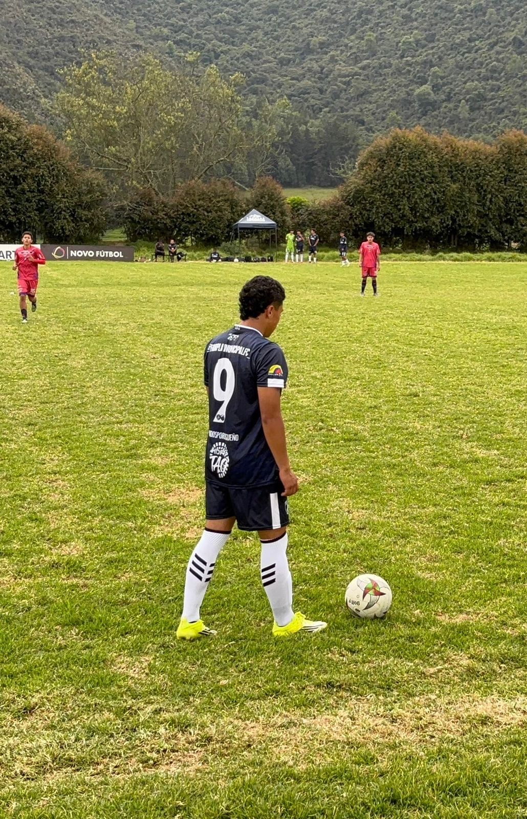 Simón Sanabria con el uniforme de Municipal FC, dorsal 9